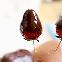 甜甜！情人节高颜值甜品！草莓巧克力的做法图解14