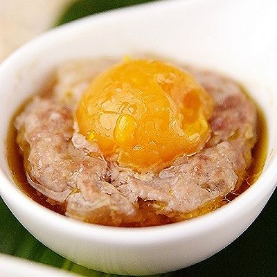 梨汁咸蛋黄蒸肉饼