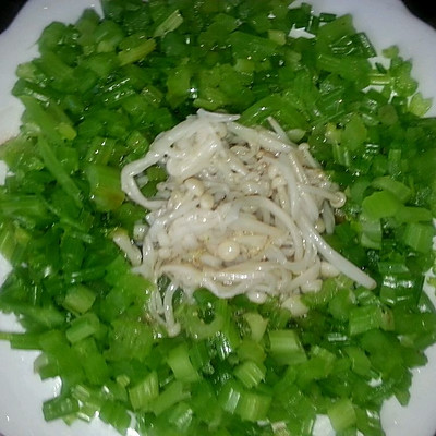 金镶玉（凉拌芹菜和金针菇）