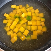 咸蛋黄焗南瓜的做法图解3