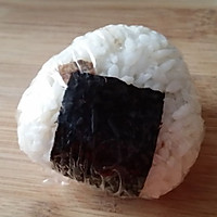 「海贼王Sanji料理」⑾尾田老师最爱の鲔鱼饭团的做法图解5