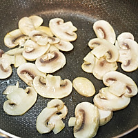 #向往的生活 就是外婆乡#红火龙果培根虾仁蛋炒饭的做法图解8