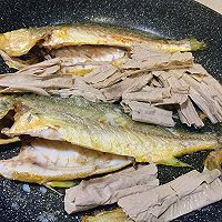 #中秋团圆食味#小姨妈黑腐竹辣焖黄花鱼的做法图解5