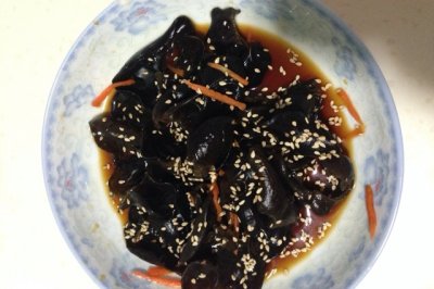 胡萝卜丝拌木耳