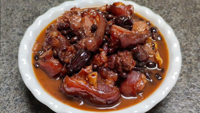 黑豆炖猪脚