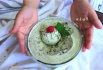 熹田君自制夏日清凉的一碗薄荷巧克力冰淇淋的做法