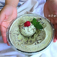 熹田君自制夏日清凉的一碗薄荷巧克力冰淇淋
