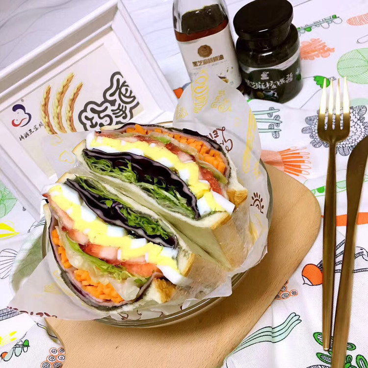 色拉蔬菜三明治的做法