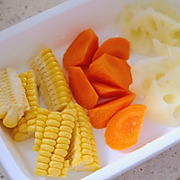 双炖盅莲藕&玉米排骨汤&小碗文蛤蒸蛋的做法图解2