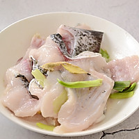 砂锅焗鲢鱼块的做法图解2