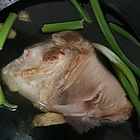 冰糖肘子的做法图解2