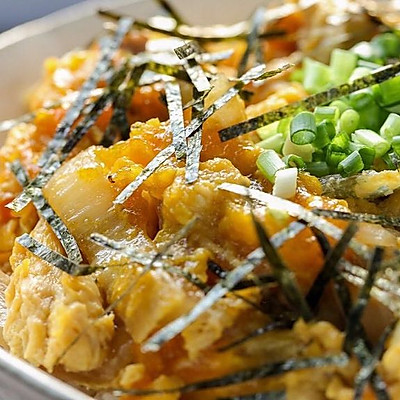 亲子丼：一碗温馨盖浇饭