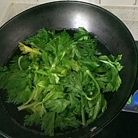 芹菜叶子胡萝卜摊饼的做法图解2