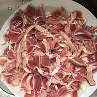 尖椒炒鸡胗的做法图解1