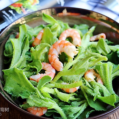 油醋汁的冰草鲜虾沙拉