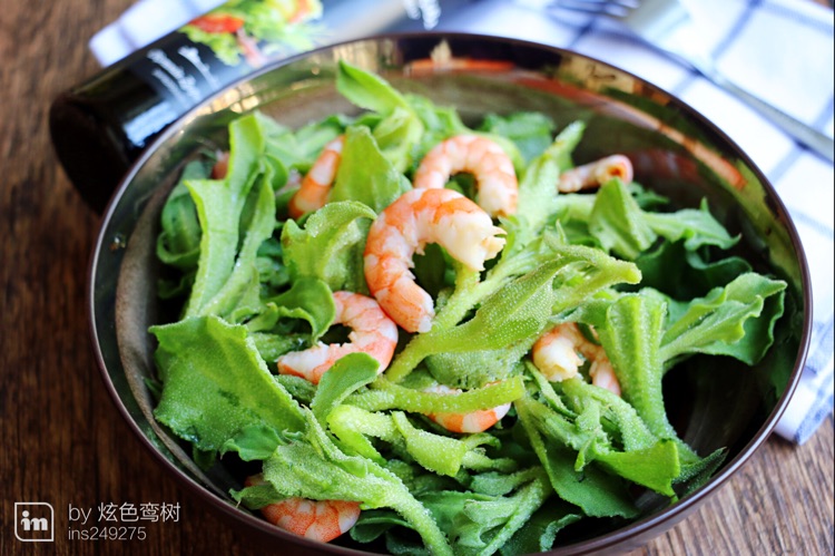油醋汁的冰草鲜虾沙拉