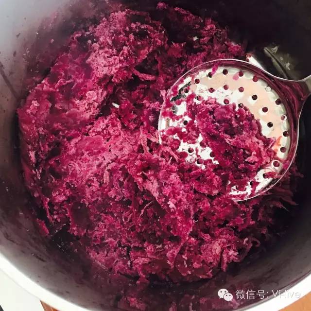 手搓紫薯Q丸的做法图解1