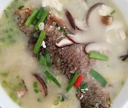 香菇豆腐鱼汤的做法