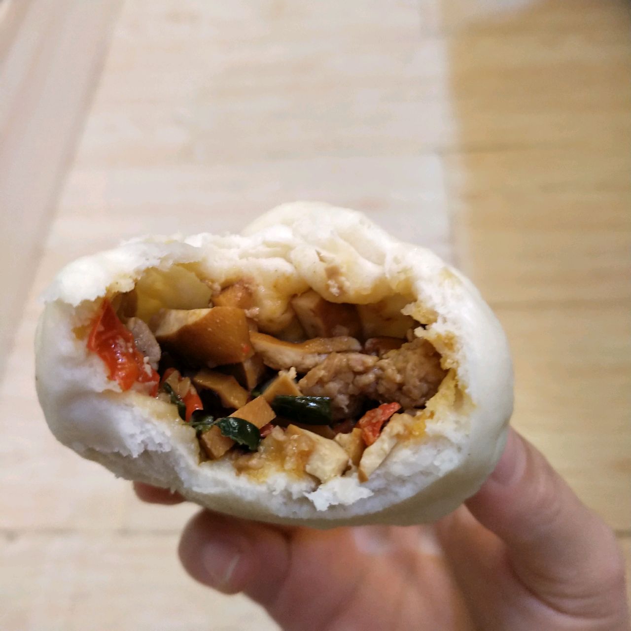 Steamed stuffed bun with vermicelli and meat