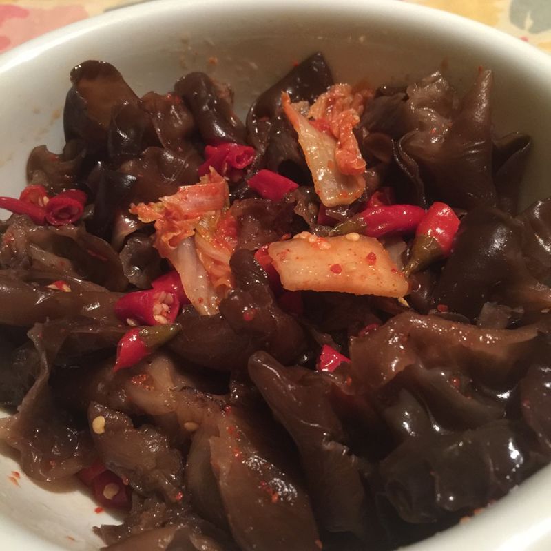 超级简单凉拌黑木耳辣白菜