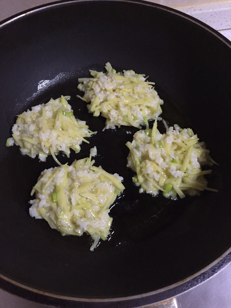 米饭土豆饼的做法图解3