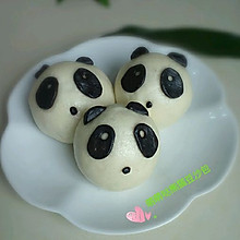 花样面食~萌萌的熊猫豆沙包。