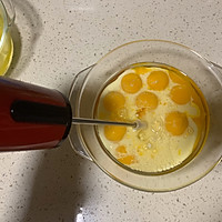 口感绵软 做法简单的杯子蛋糕的做法图解3