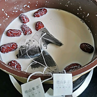 红枣珍珠奶茶的做法图解3