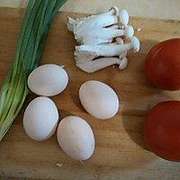 番茄白玉菇与鸡蛋的碰撞的做法图解1