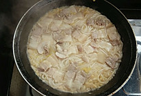 小窍门炖出白白汤色的『酸菜汆白肉』的做法