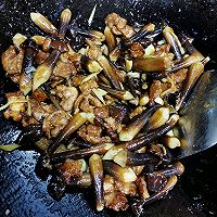 滋味鲜美家常菜——鸡枞菌炒肉的做法图解9