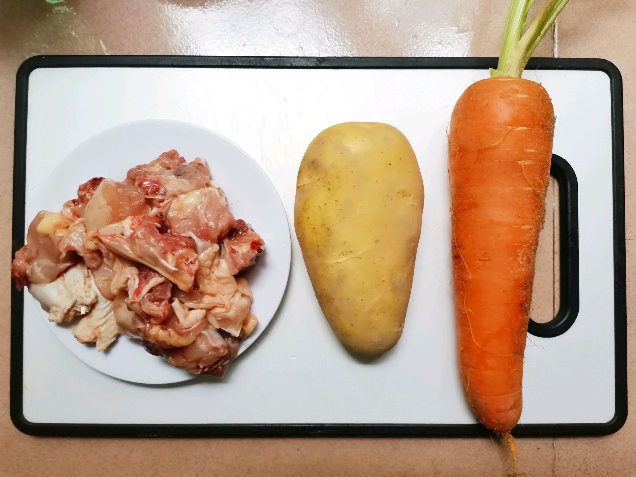 胡萝卜土豆炖鸡块怎么做_胡萝卜土豆炖鸡块的做法_豆果美食