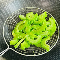 #夏日开胃餐#沙白苦瓜汤的做法图解5