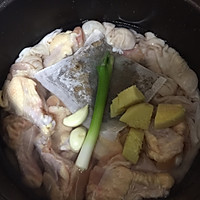 下饭神菜川味肥肠鸡的做法图解3