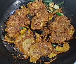 香煎麻辣鸡腿肉～的做法