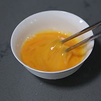 #中小学生营养餐#10分钟搞定孩子超爱吃的香肠滑蛋吐司披萨～的做法图解3