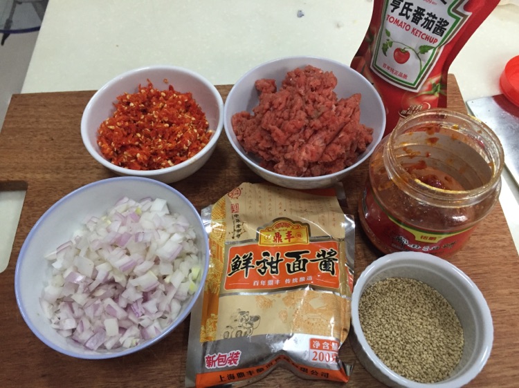 香辣牛肉酱的做法图解1