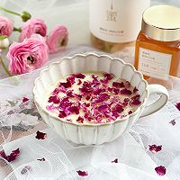 蜂蜜玫瑰炖奶，入口即化，美容养颜的做法图解9
