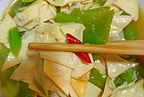 #流感季饮食攻略#尖椒炒豆皮，低脂低卡！的做法