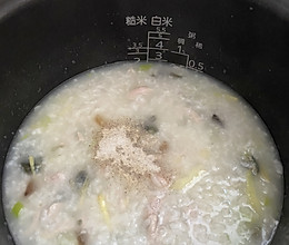 皮蛋瘦肉粥（电饭锅版）的做法