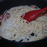 #浪漫七夕 共度“食”光#快手晚餐这样做～黑椒香肠奶酪意面的做法图解6