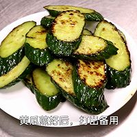 私房小菜一碟之【紫苏煎黄瓜】的做法图解2