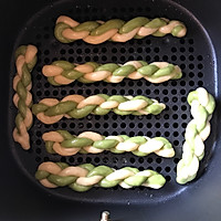 双色小麻花的做法图解6