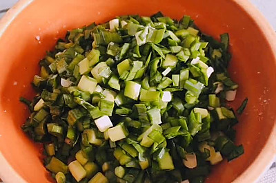 3分钟完成传统小咸菜-盐韭菜