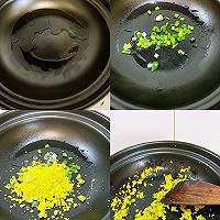 虾仁蛋黄豆腐煲的做法图解4