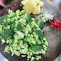 #开启观赛嗨吃局#西蓝花紫苏炒牛肉（美味减脂餐）的做法图解1