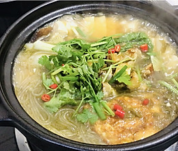 #米饭最强CP#立冬啦~泡椒酸菜咸鱼煲的做法