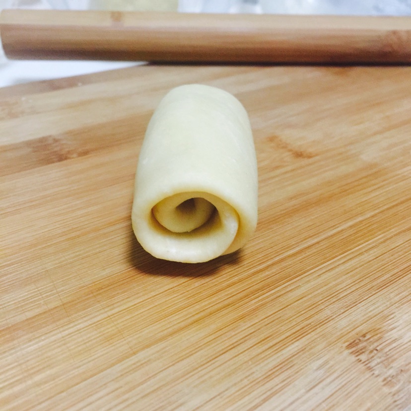 酥到掉渣的美味“蛋黄酥”的做法图解6