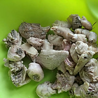 红枣鸡肉汤的做法图解2