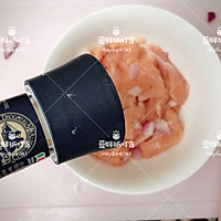 含主又含辅的减脂餐：南瓜芋头蒸鸡腿的做法图解2